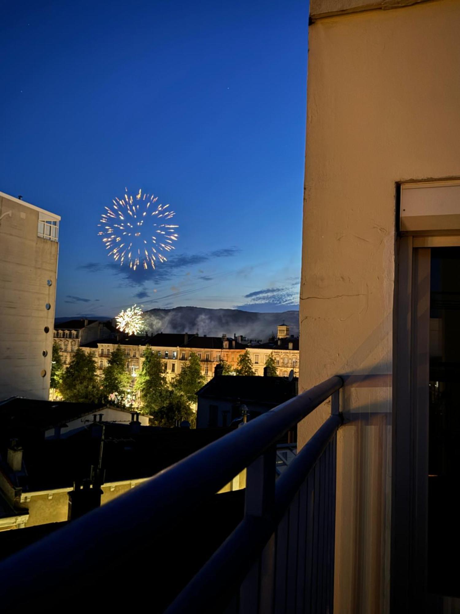 Appartement Terrasse Au Coeur De Valence 54 Exterior foto